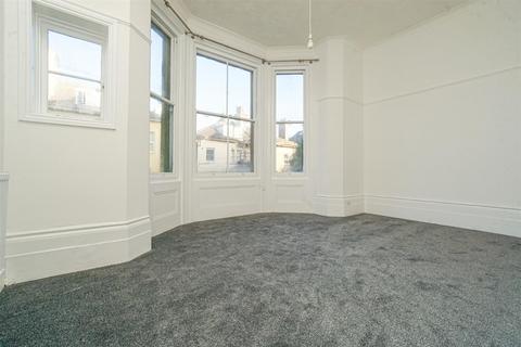 2 bedroom flat for sale, Holmesdale Gardens, Hastings