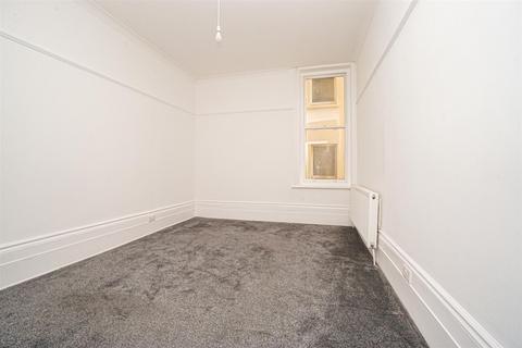 2 bedroom flat for sale, Holmesdale Gardens, Hastings