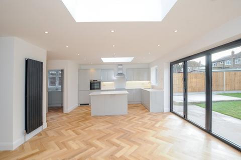 8 Lawrence Road, West Wickham, BR4 9DB