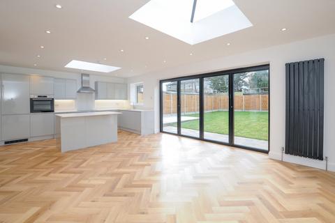 8 Lawrence Road, West Wickham, BR4 9DB