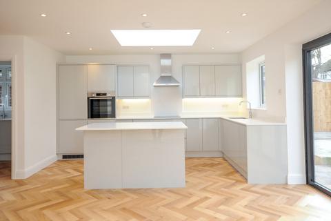 8 Lawrence Road, West Wickham, BR4 9DB