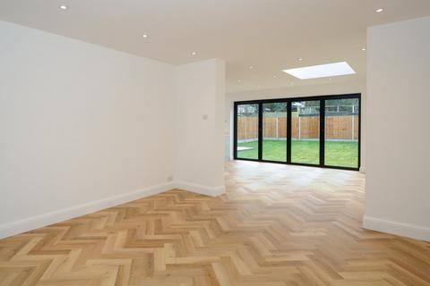 8 Lawrence Road, West Wickham, BR4 9DB