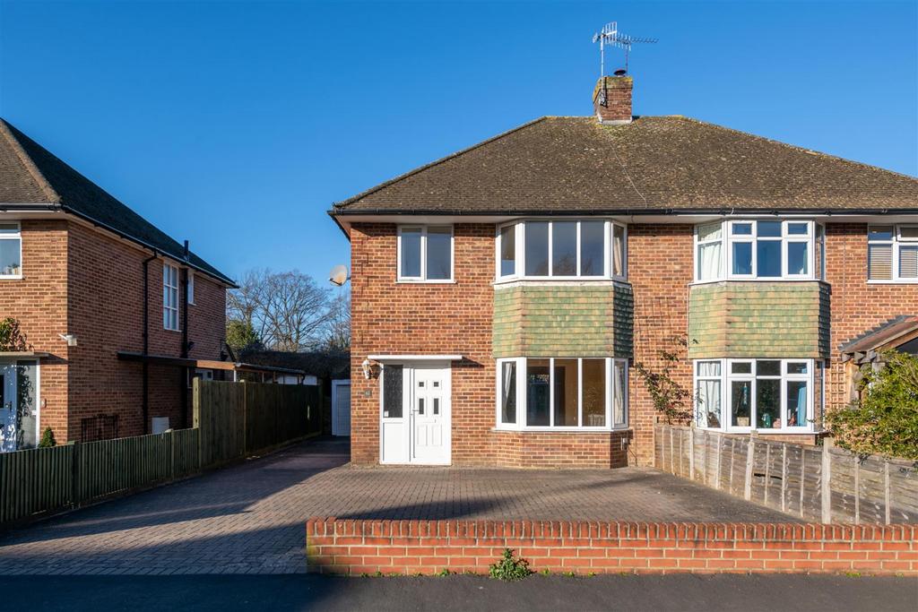 10 Meadway externals-4.jpg