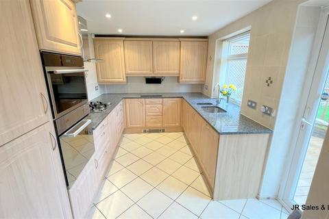 1 Brookside Crescent, Cuffley, Potters Bar, EN6 4QW