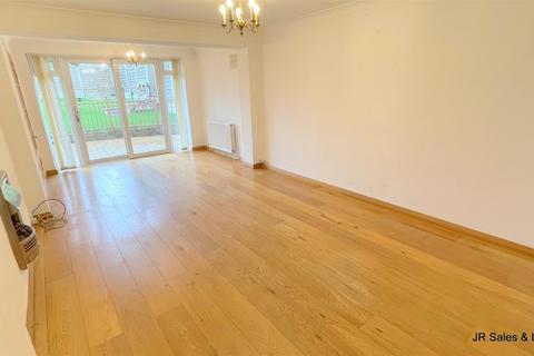 1 Brookside Crescent, Cuffley, Potters Bar, EN6 4QW