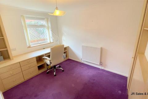 1 Brookside Crescent, Cuffley, Potters Bar, EN6 4QW