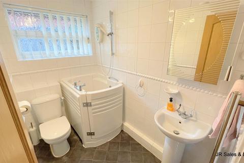 1 Brookside Crescent, Cuffley, Potters Bar, EN6 4QW