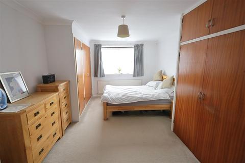 2 bedroom flat for sale, Gannet House, 15 Goldstone Crescent, Hove