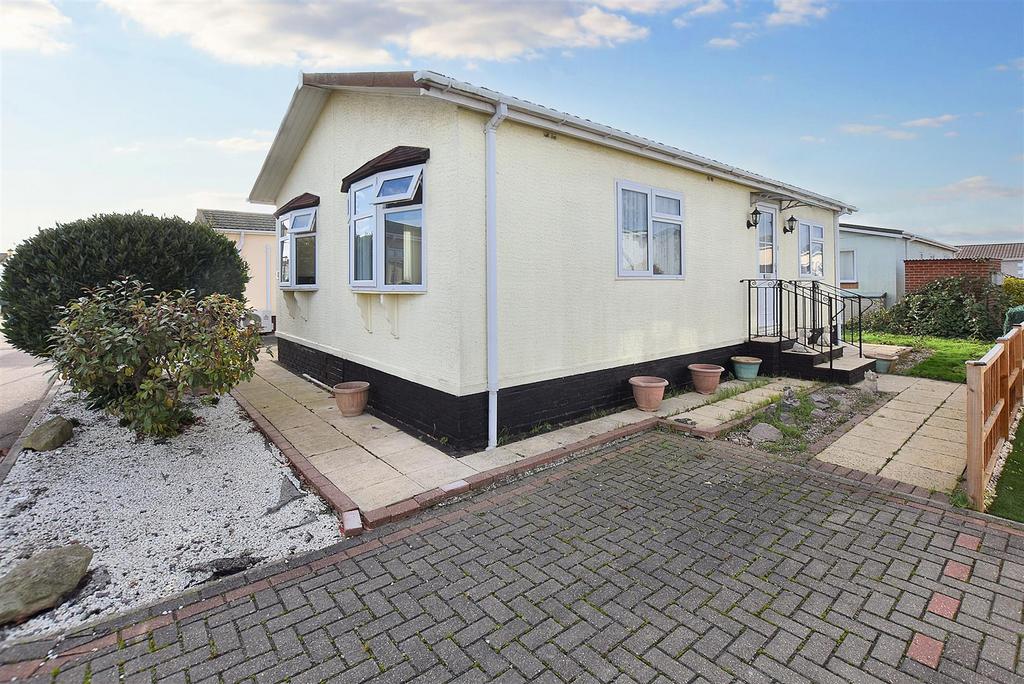 Kings Park, Creek Road, Canvey Island... 2 bed park home for sale £