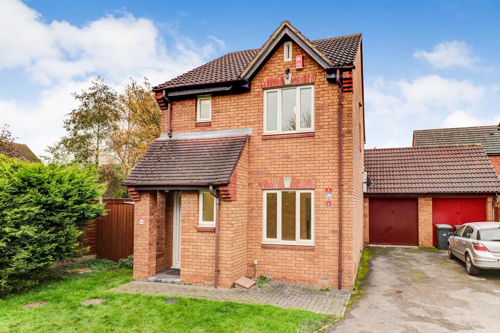 Exbury Way, Maple Park, Nuneaton 3 bed link detached house £240,000