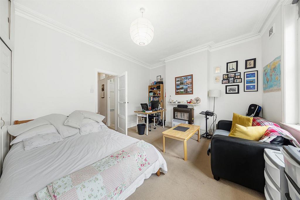 Balham Hill, London Studio to rent £1,096 pcm (£253 pw)