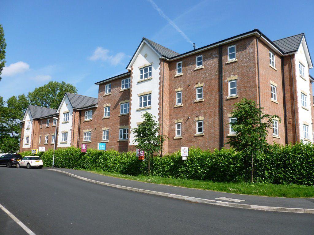 Lawnhurst Avenue, Baguley, M23 9SB 2 bed apartment £1,050 pcm (£242 pw)