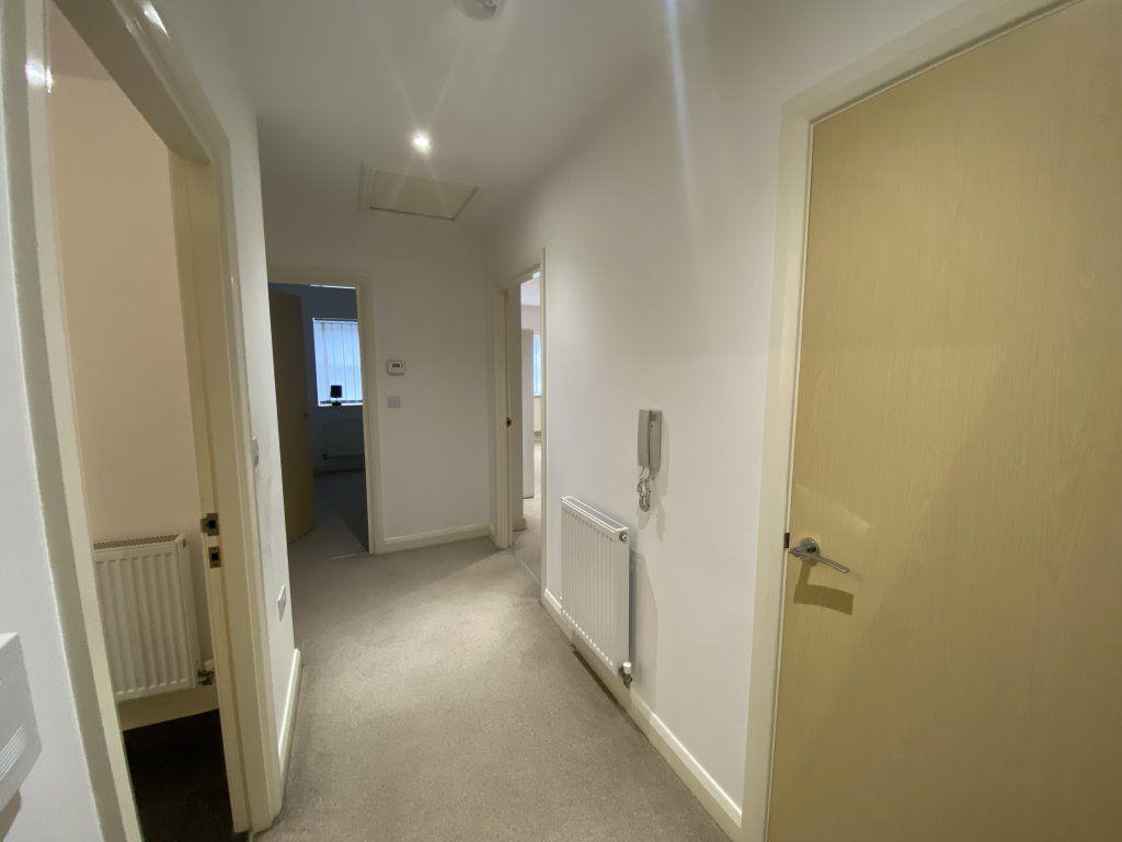 Lawnhurst Avenue, Baguley, M23 9SB 2 bed apartment £1,050 pcm (£242 pw)