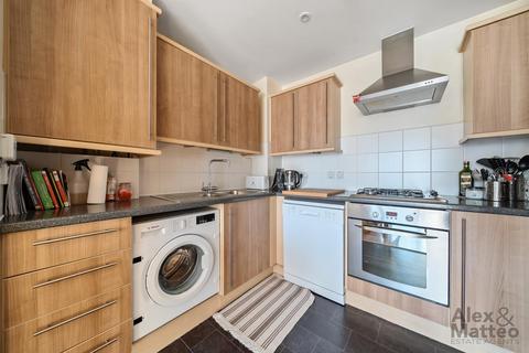 2 bedroom flat for sale, Lynton Road, Bermondsey, London, SE1