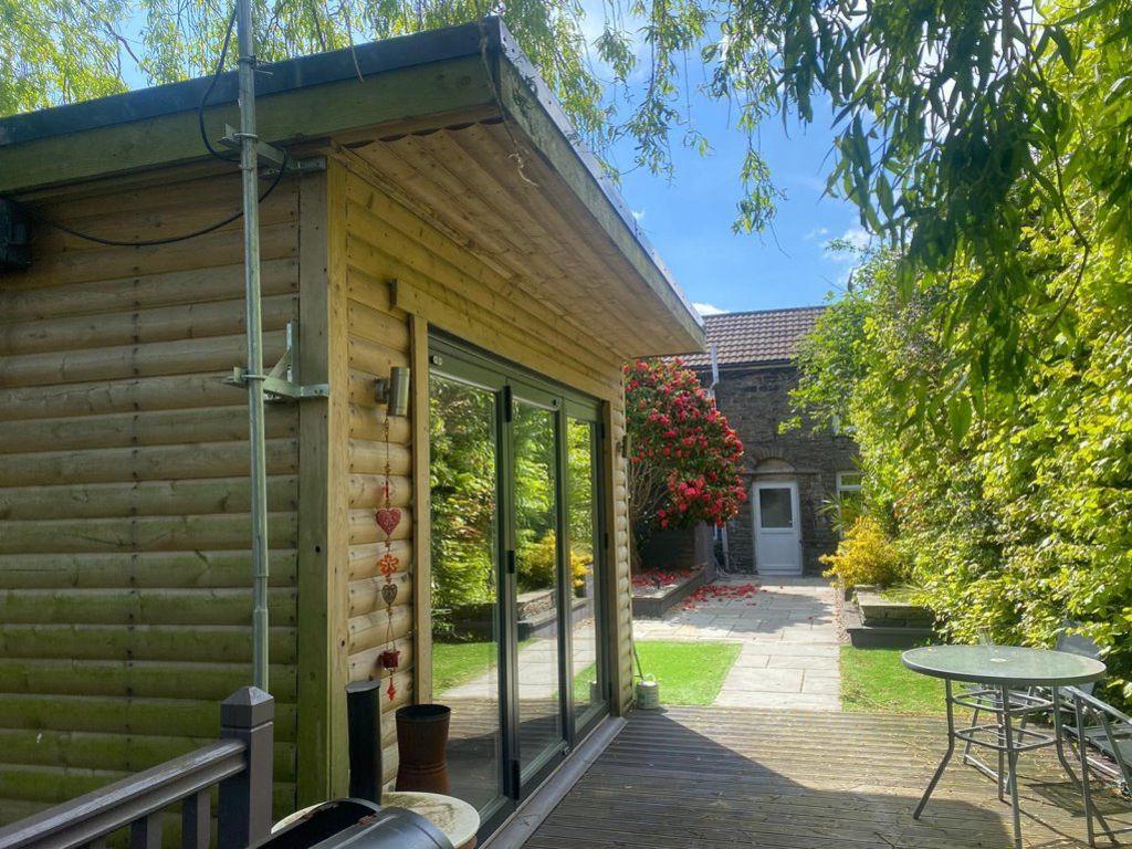 Long Row, Treforest 2 bed cottage £1,100 pcm (£254 pw)