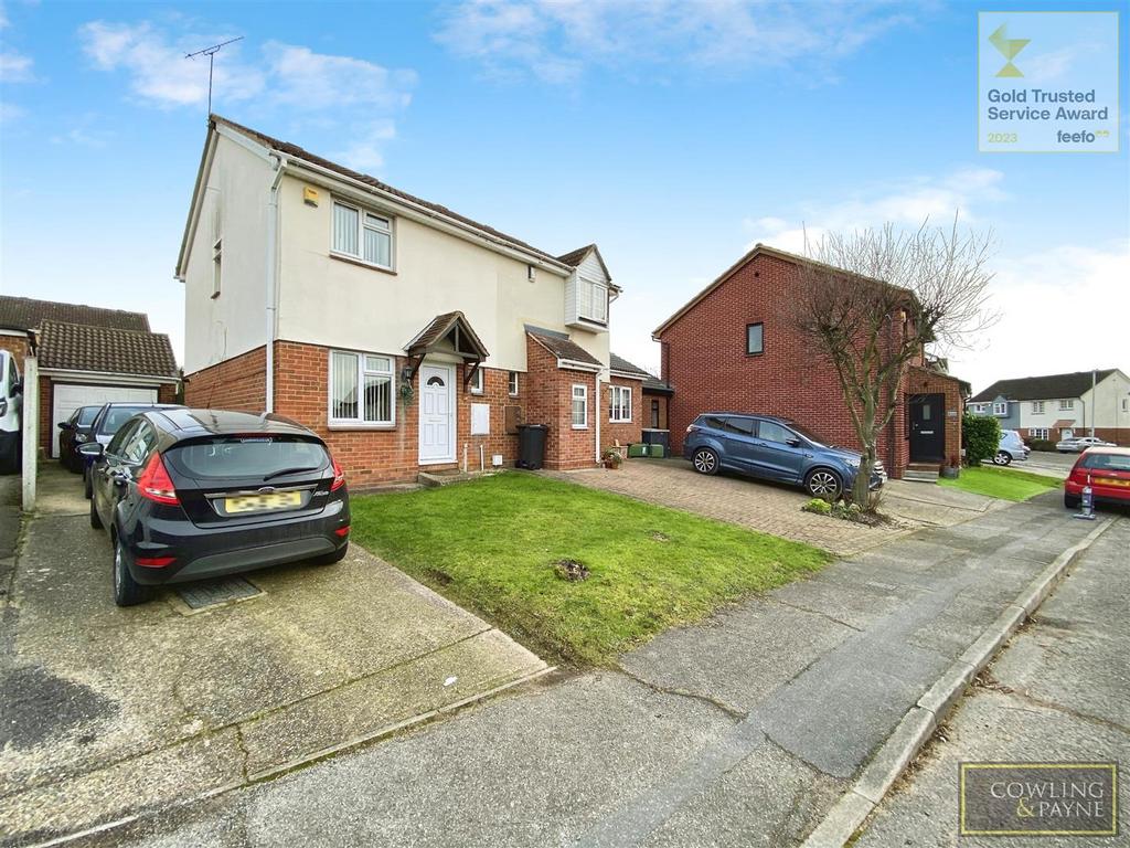 Pebmarsh Drive, Wickford 2 bed semidetached house for sale £305,000