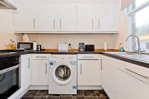 3 bedroom flat for sale, Lade Braes, St Andrews, KY16