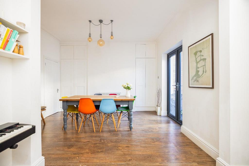 Raglan Road, 3 bed terraced house for sale £590,000