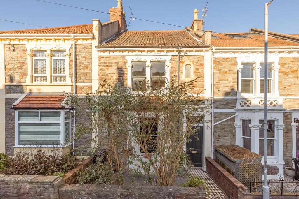 Raglan Road, 3 bed terraced house for sale £590,000