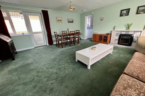 2 bedroom bungalow for sale - Pippins Road, Burnham-on-Crouch