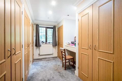 9 Brenchley Close, Chislehurst, BR7 5NQ