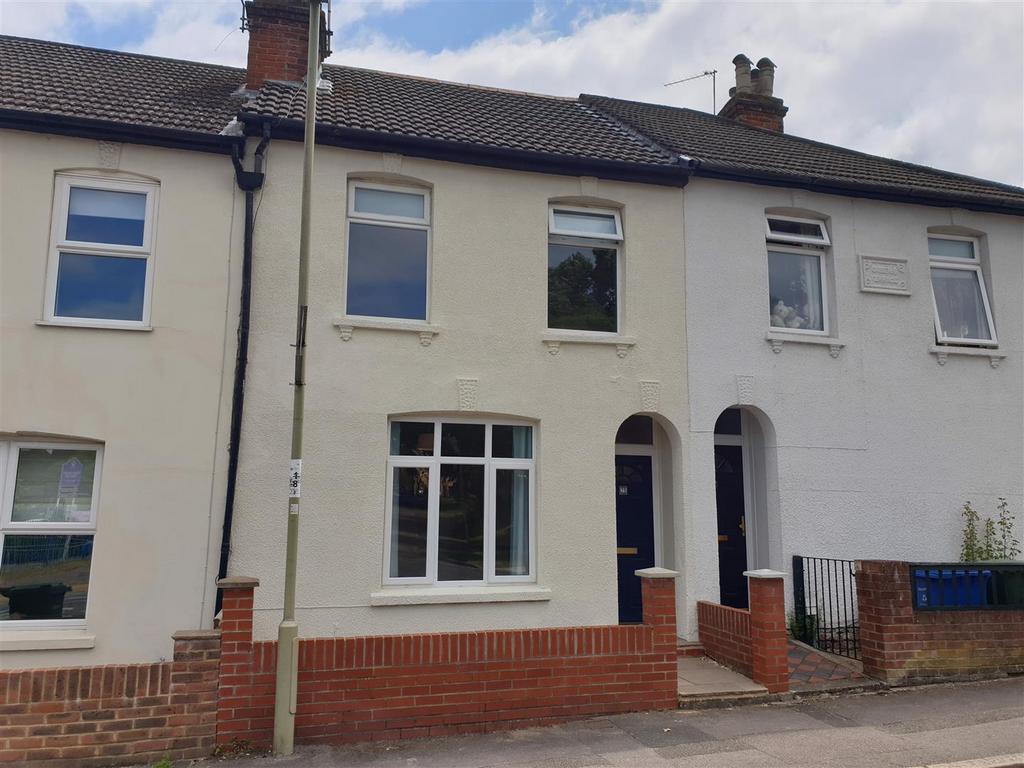 Alexandra Road, Aldershot 2 bed terraced house £1,400 pcm (£323 pw)