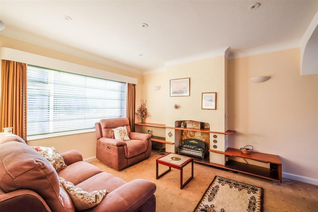 Birchington Avenue, Huddersfield, HD3 3 bed semidetached house for