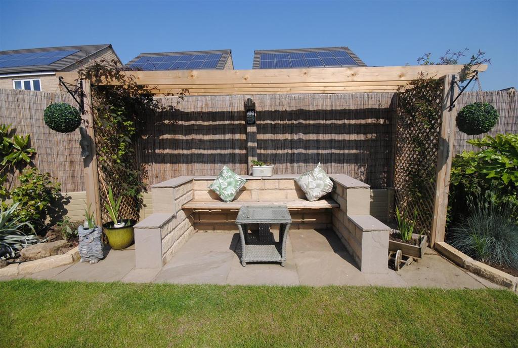 2blenheimdrivereargarden3.JPG