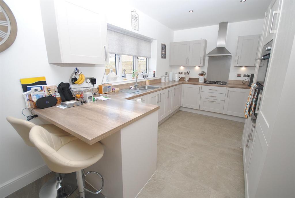 2blenheimdrivekitchen3.JPG