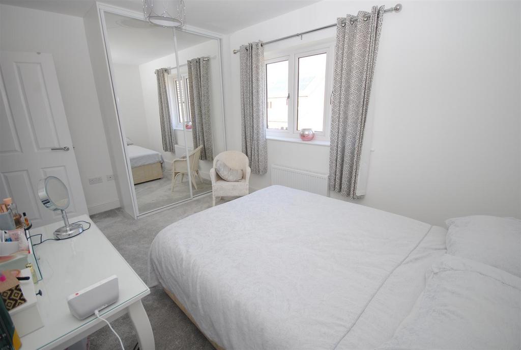 2blenheimdrivebed32.JPG