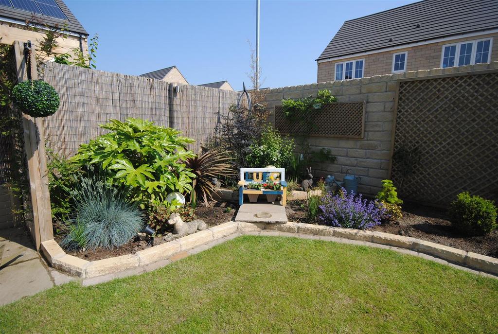 2blenheimdrivereargarden4.JPG