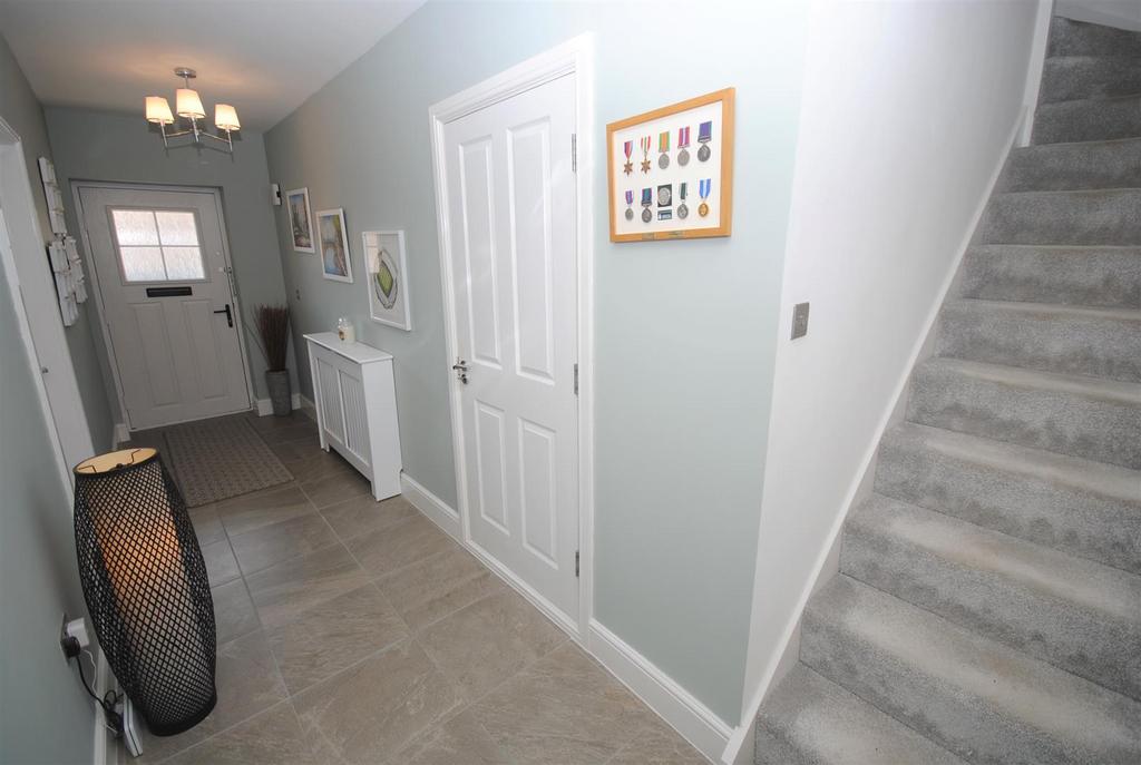2blenheimdrivehallway.JPG