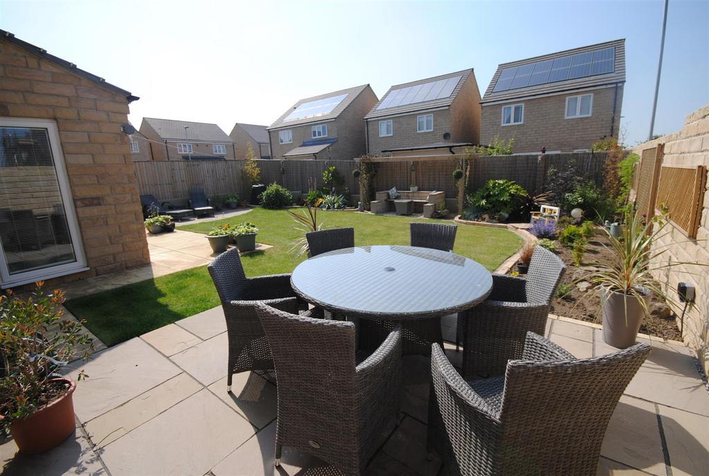 2blenheimdrivegarden2.JPG