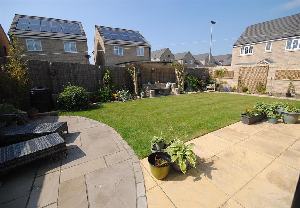 2blenheimdrivegarden4.JPG