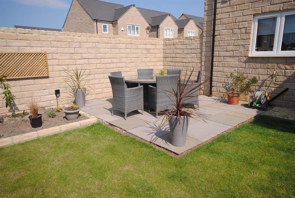 2blenheimdrivegarden5.JPG