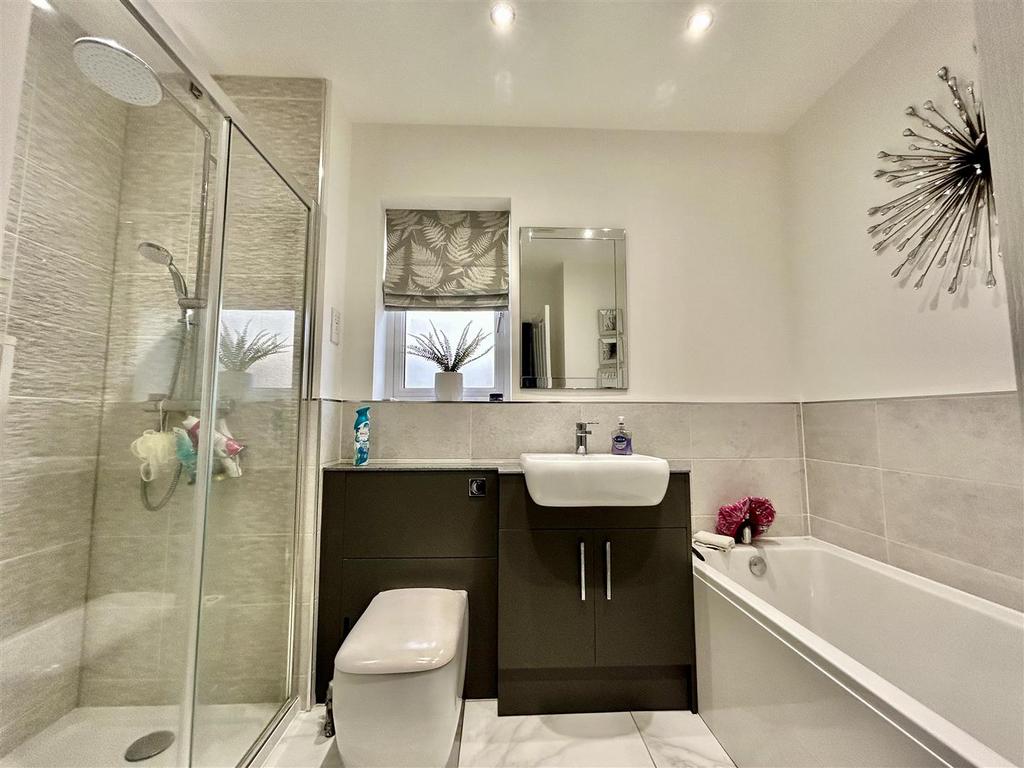 2blenheimdrivebath.JPG