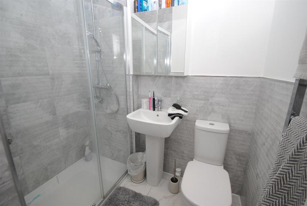2blenheimdriverearensuite.JPG