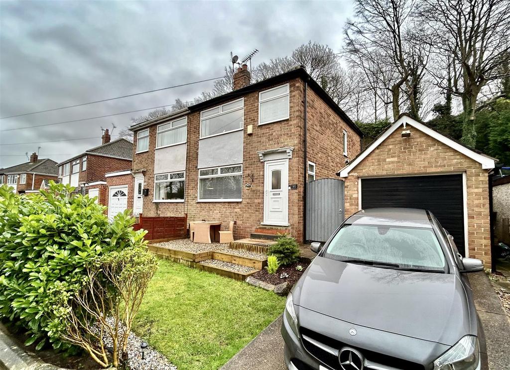 Oxford Drive, Kippax, Leeds 3 bed semidetached house for sale £250,000