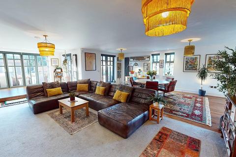 3 bedroom flat for sale, Stunning Three Double Bedroom Apartment (1933 sq ft)