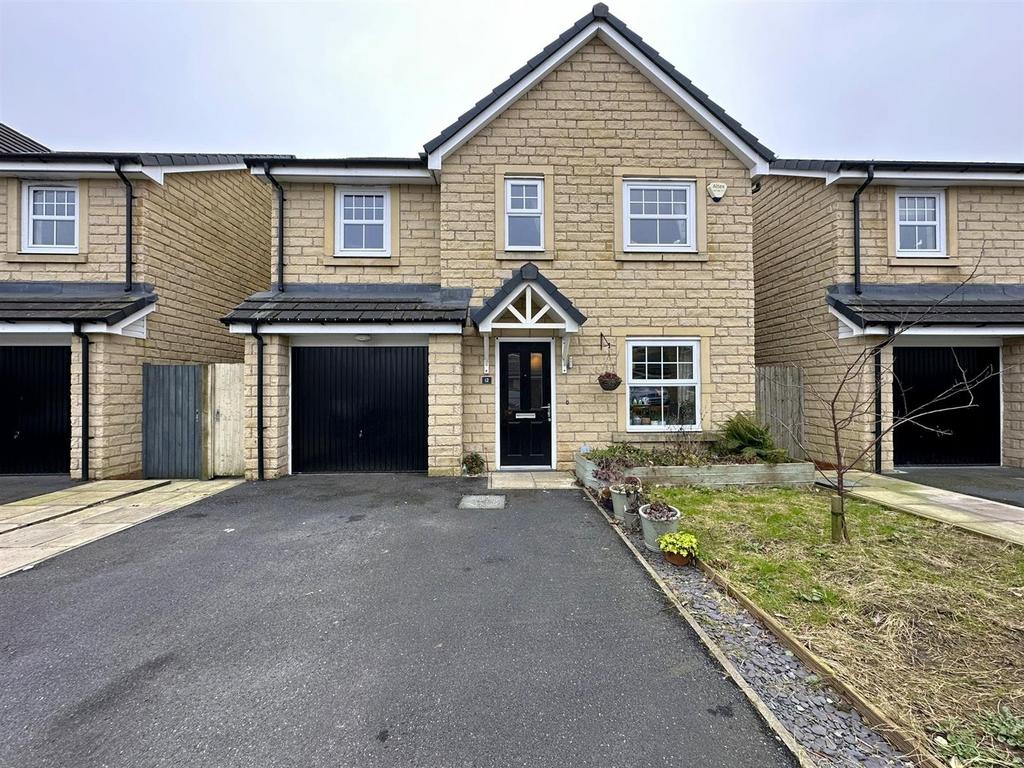 Kingfisher Crescent, Clitheroe, Ribble Valley 4 bed detached house for