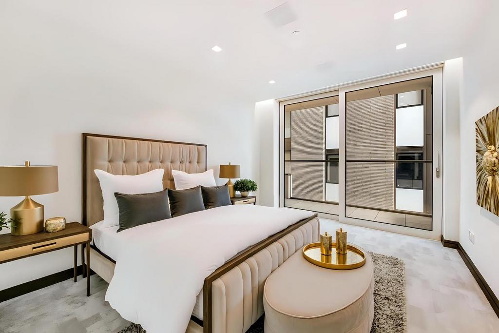 Sandr bedroom 2.jpg
