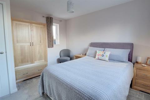 25 Azalea Drive, Up Hatherley, Cheltenham, GL51 3EA