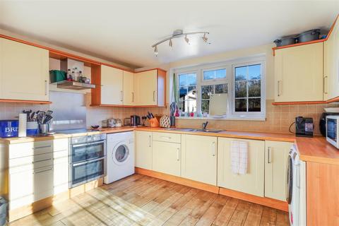 2 bedroom house for sale, Brighton Road, Hooley CR5