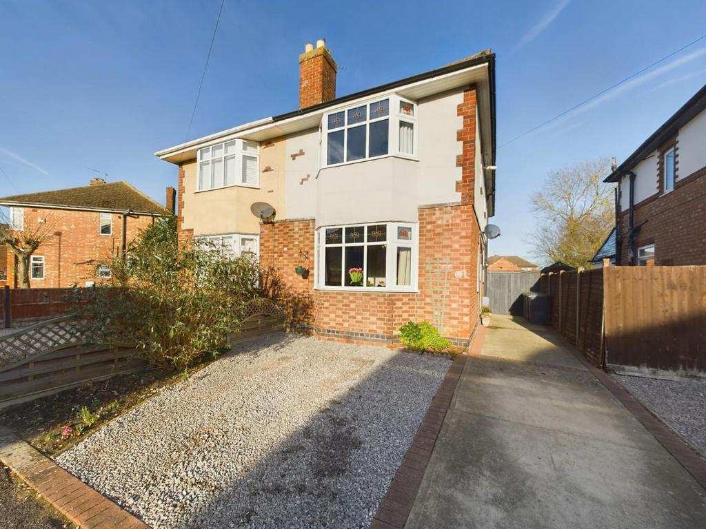 Quorn Drive, Lincoln 3 bed semidetached house for sale £240,000