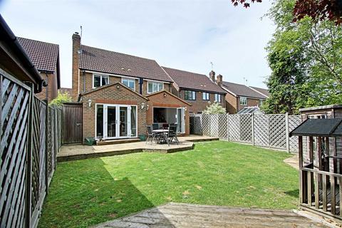 6 Bishops Field, Aston Clinton, Aylesbury, HP22 5BB