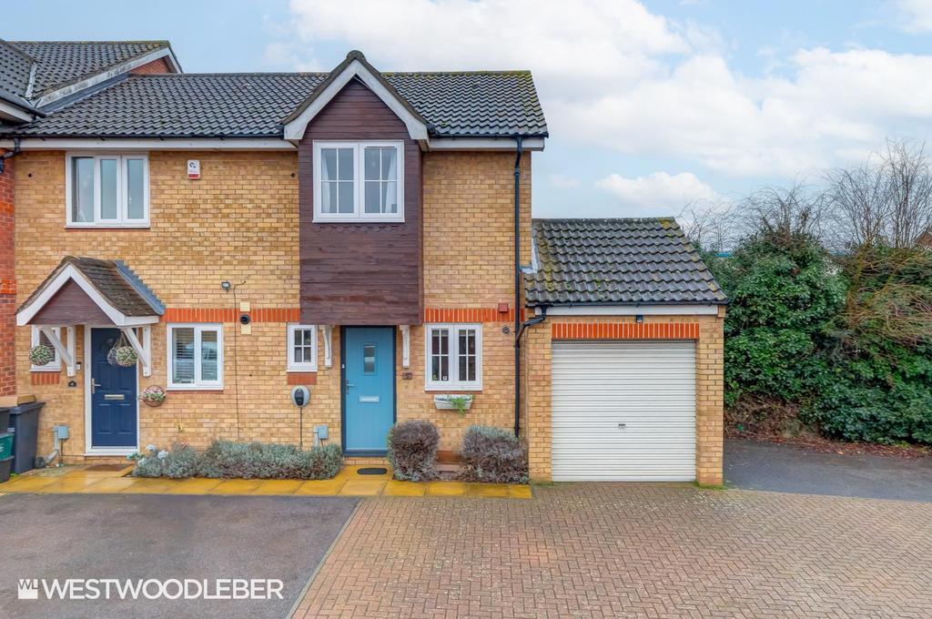 Farm Lane, Hoddesdon EN11 2 bed end of terrace house for sale £375,000