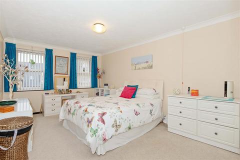 1 bedroom retirement property for sale, Western Place, Worthing, BN11 3LU