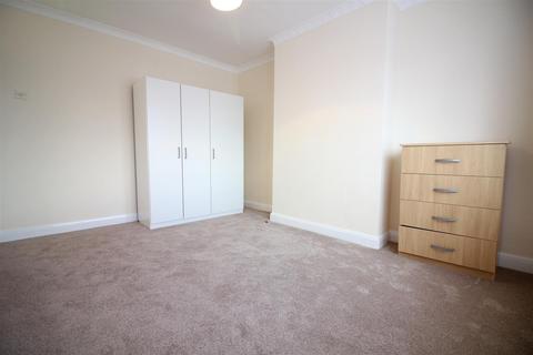 3 bedroom semi-detached house for sale, Lansbury Drive, Hayes