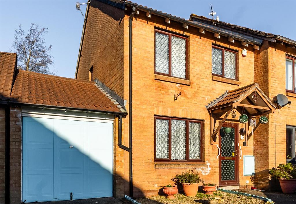 Curlew Close, Stapleton, Bristol 3 bed semidetached house for sale £