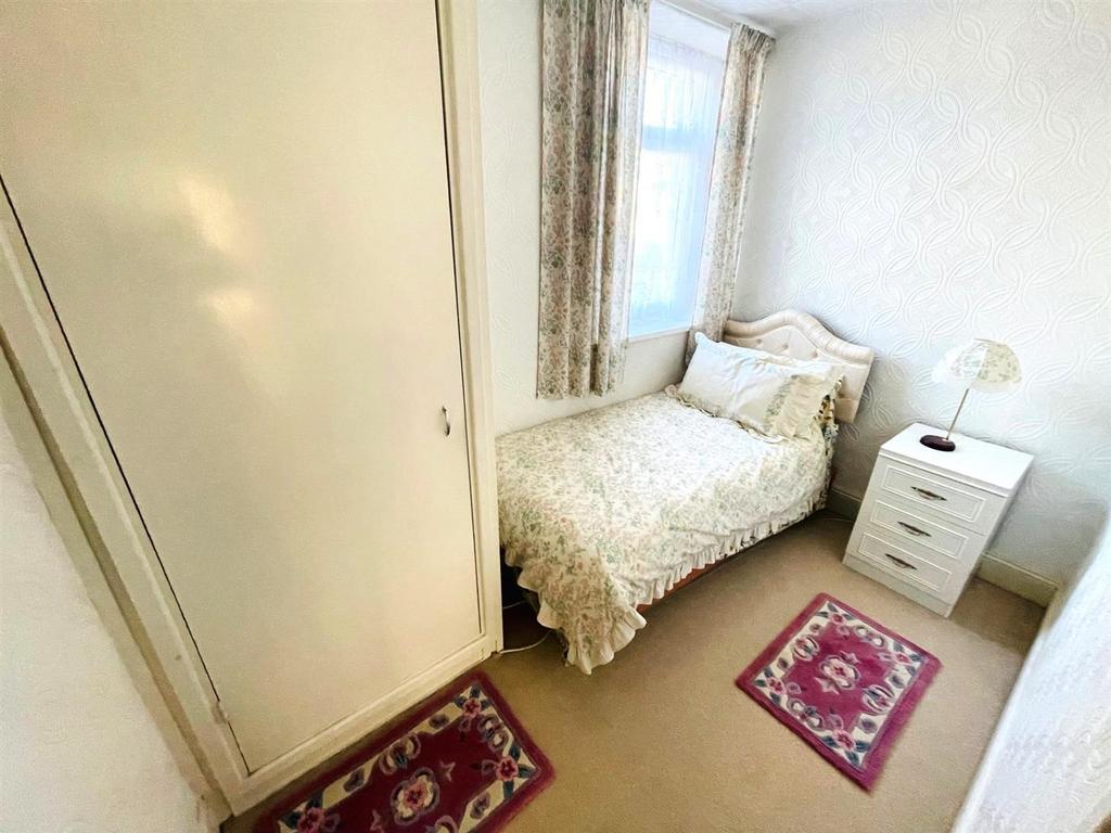 Bed 3.jpg